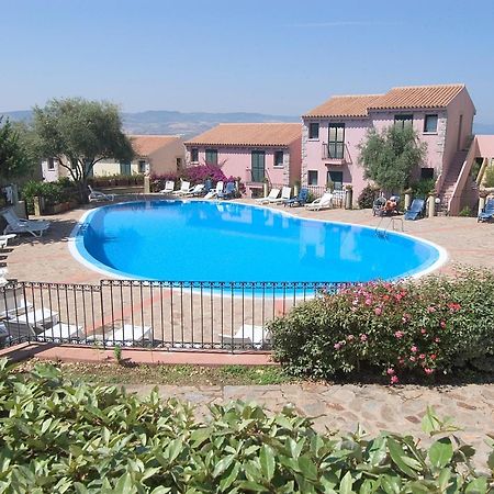 Beb Con Piscina Villa Del Borgo Badesi Eksteriør billede