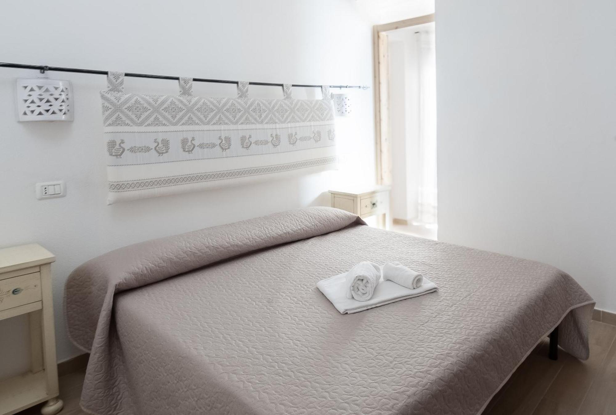 Beb Con Piscina Villa Del Borgo Badesi Eksteriør billede
