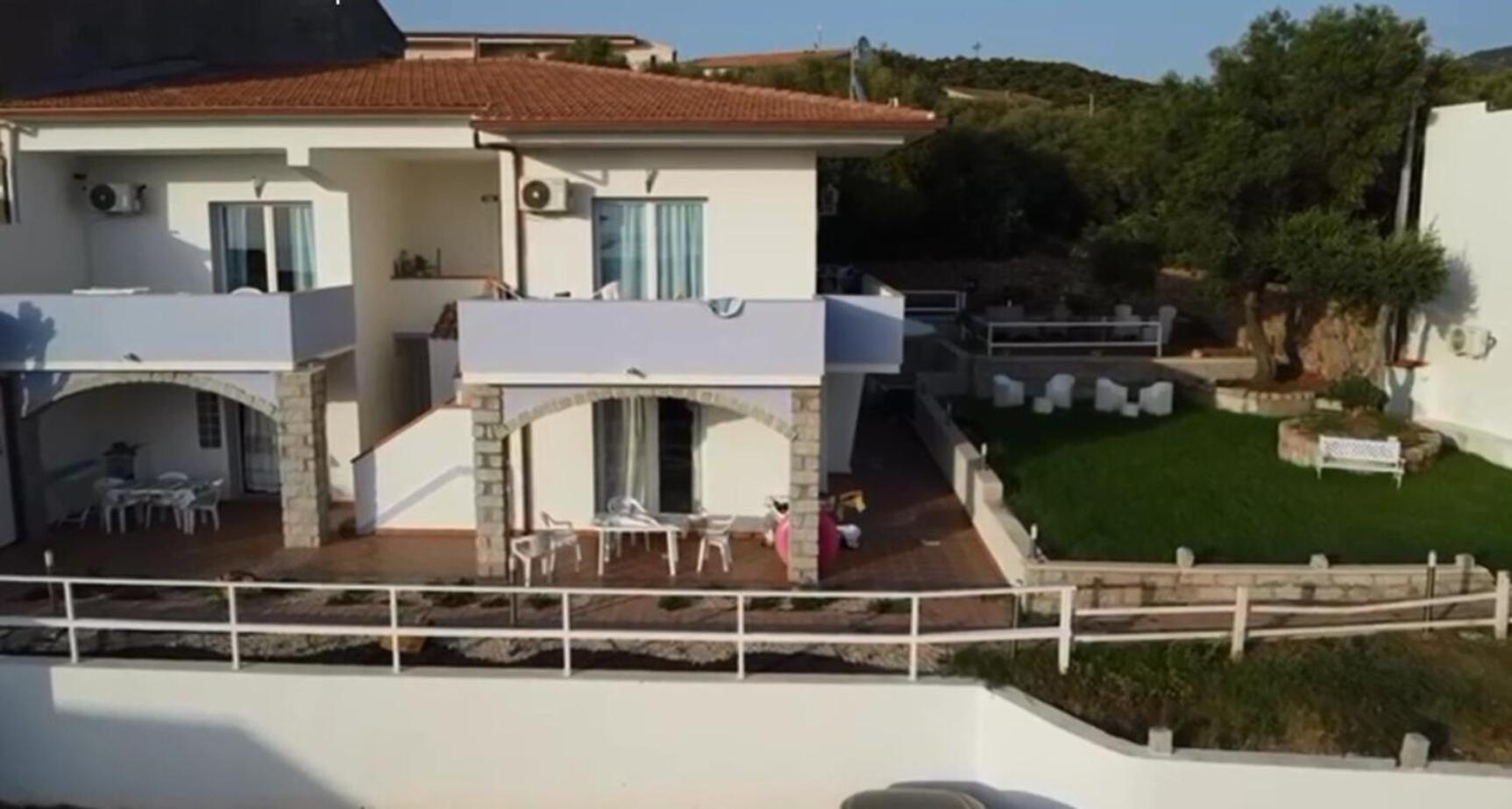 Beb Con Piscina Villa Del Borgo Badesi Eksteriør billede
